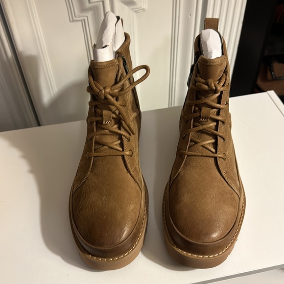 NWB NEVER WORN UGG chukkas Women’s - Picture 5 of 6